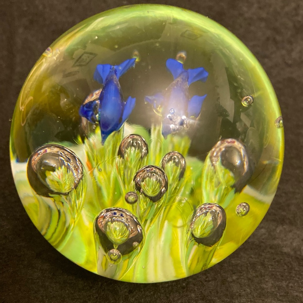 Vintage Glass Underwater Theme With Duo Blue Dolphins Paperweight. - Picture 5 of 6